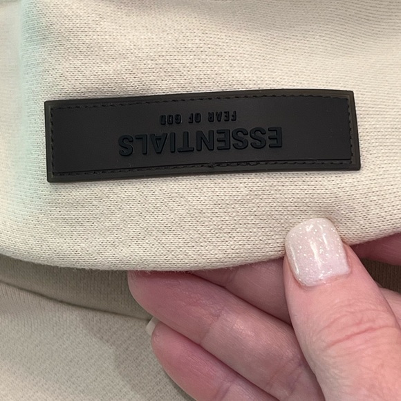 NEW ESSENTIALS FEAR OF GOD KIDS HOODIE SWEATSHIRT | 6/7 SMALL | EGGSHELL CREAM - Picture 13 of 16